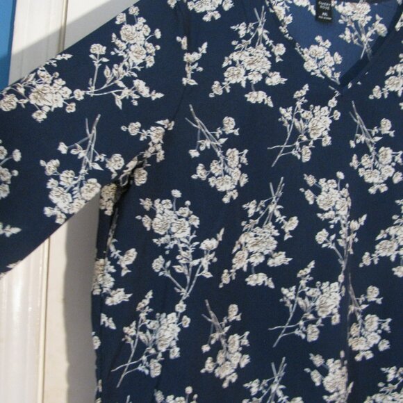 Emery Rose Blouse XXL 2X Plus Size Blue Floral Silky Lightweight - Picture 3 of 4